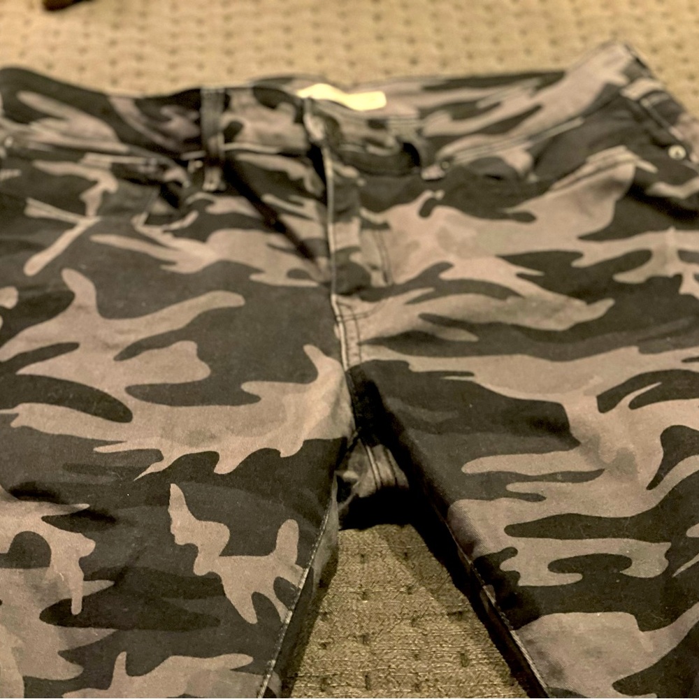 Levi’s 711 skinny camo jeans size 30